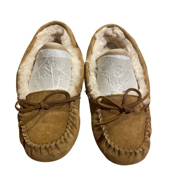 UGG women’s Dakota mocassin slippers - size 9 - Picture 2 of 6